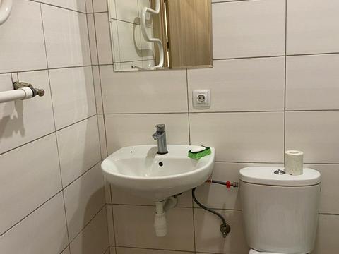 комерційна за адресою Руставелі вул., 31