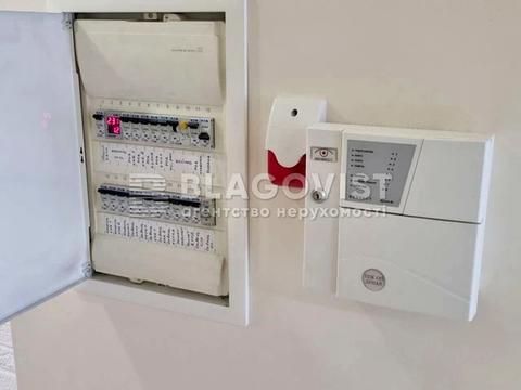 комерційна за адресою Миколи Міхновського бульв. (Дружби Народів), 32