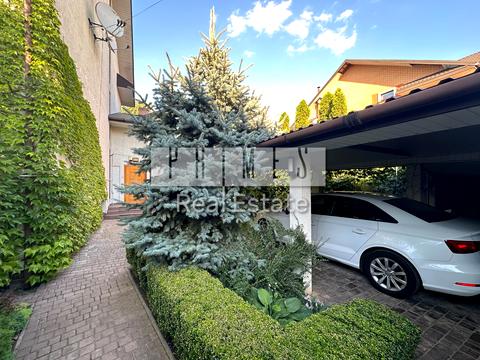 будинок за адресою Озерна вул.