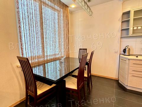 квартира за адресою Дмитра Чижевського вул. (Петра Чаадаєва), 2