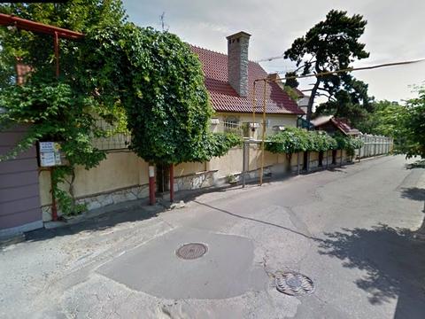 участок по адресу Бернардацци ул. (Красных Зорь), 2