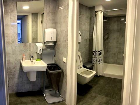 комерційна за адресою Саксаганського вул., 70