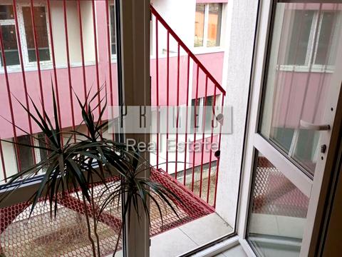 комерційна за адресою Борщагівська вул., 204 к2