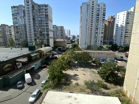 квартира за адресою Київ, Лариси Руденко вул., 3-Б