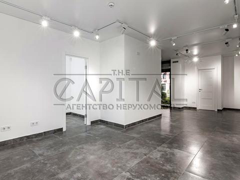 комерційна за адресою Салютна вул., 2-Б