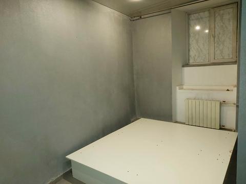 комерційна за адресою Десятинна вул., 7