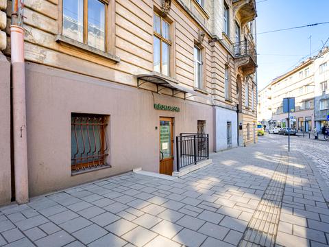 комерційна за адресою Київська вул., 1