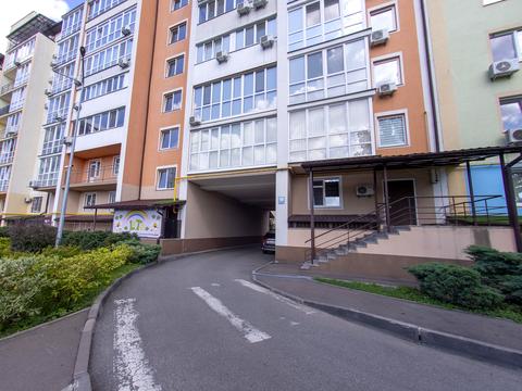 комерційна за адресою Академіка Лебедєва вул., 1/7