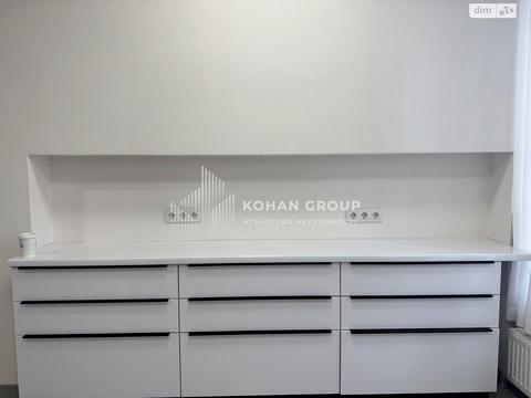 комерційна за адресою Зарічанська вул., 13