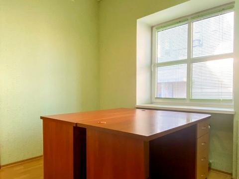 комерційна за адресою Королеви Єлизавети ІІ вул. (Глинки), 1