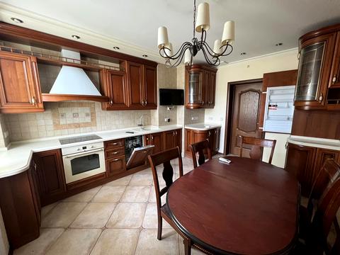 квартира за адресою Дніпровська набережна вул., 19