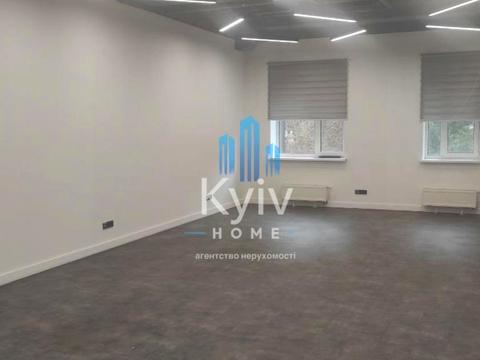 комерційна за адресою Михайла Максимовича вул. (Онуфрія Трутенка), 8