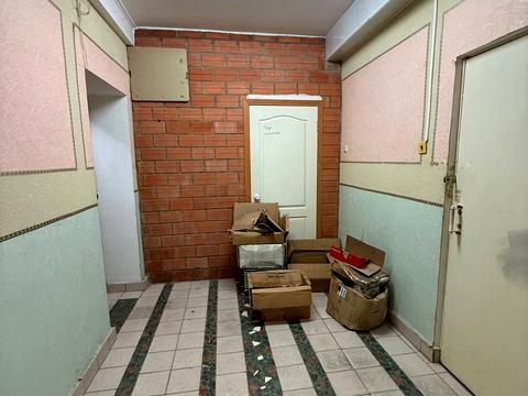 комерційна за адресою Леваневців вул., 10
