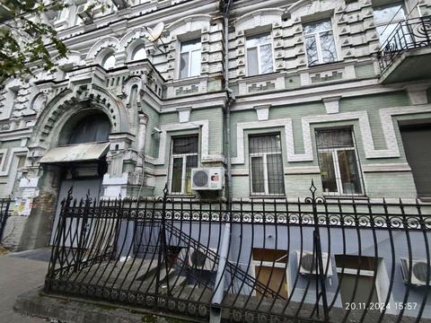 комерційна за адресою Велика Житомирська вул., 8-Б