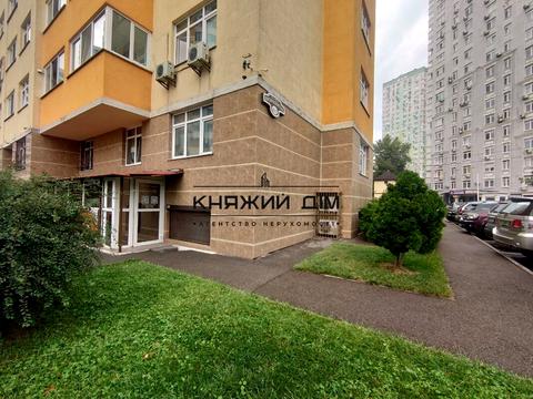 комерційна за адресою Воскресенська вул., 12-Г