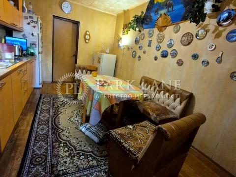 квартира за адресою Святошинська пл., 1