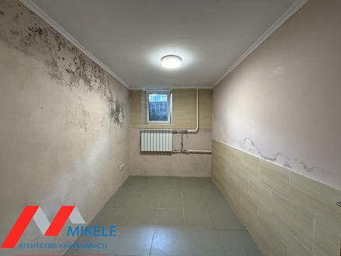 комерційна за адресою Леонтовича вул., 7