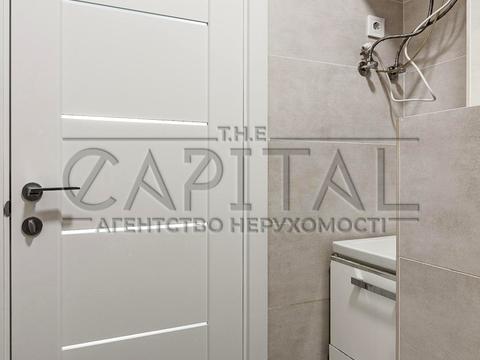 комерційна за адресою Київ, Салютна вул., 2-Б