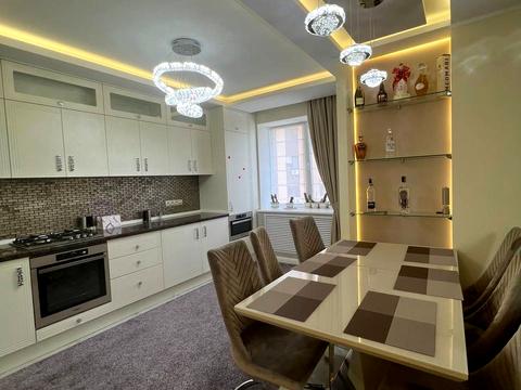 квартира за адресою Ак. Сахарова, 5В