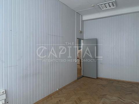 комерційна за адресою Солом'янська пл., 3