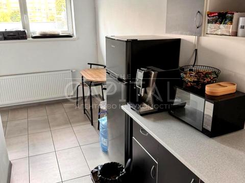 комерційна за адресою Казимира Малевича вул. (Боженка), 8Б