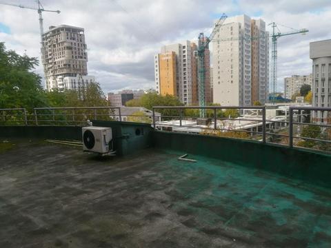 комерційна за адресою Ливарна вул., 6