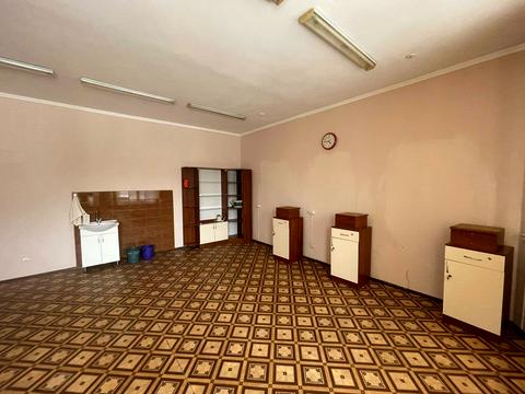 комерційна за адресою Леся Курбаса вул., 7