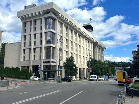 комерційна за адресою майдан Незалежності пл., 2