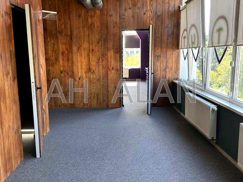 комерційна за адресою Верхній Вал вул., 2