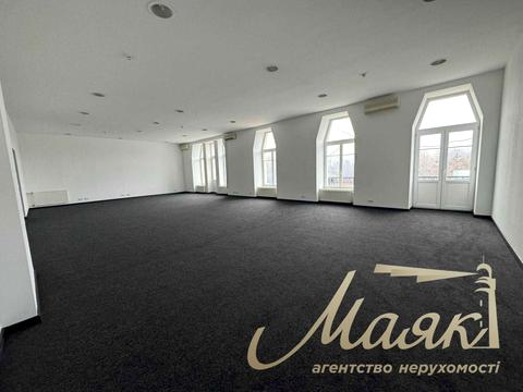 комерційна за адресою Музейний пров., 4