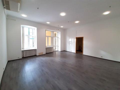 комерційна за адресою Велика Васильківська вул. (Червоноармійська), 32-А