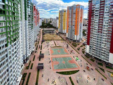 комерційна за адресою Каховська вул., 62