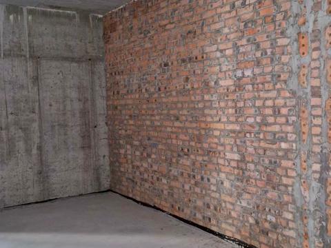 комерційна за адресою Залізнична вул., 7