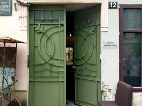 комерційна за адресою Ринок пл., 12