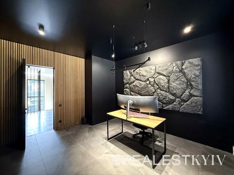 будинок за адресою Квітнева вул.