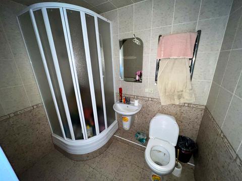 комерційна за адресою Довженка вул., 6а