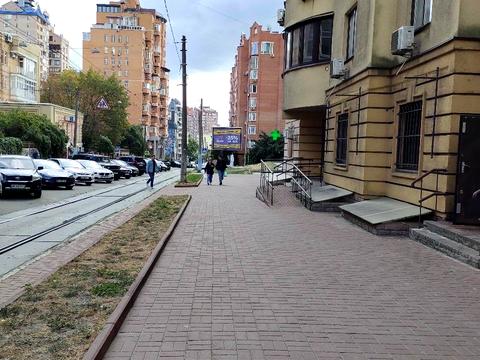комерційна за адресою Дмитрівська вул., 69