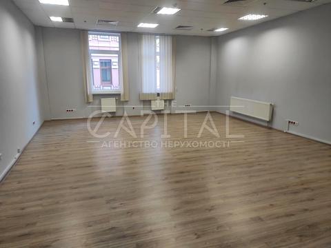 комерційна за адресою Верхній Вал вул., 4