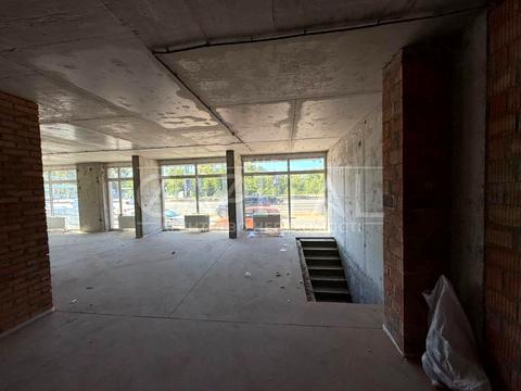 комерційна за адресою Дніпровська набережна вул., 17-К