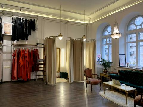 комерційна за адресою Володимирська вул., 10