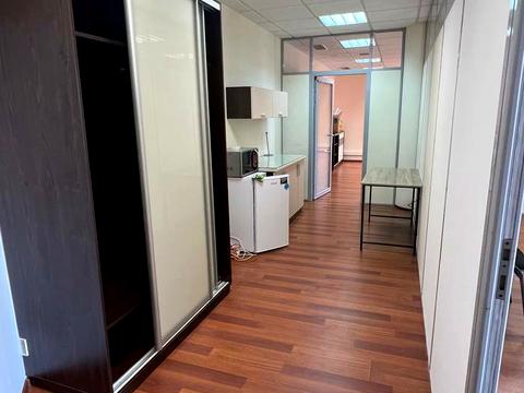 комерційна за адресою Саксаганського вул., 120