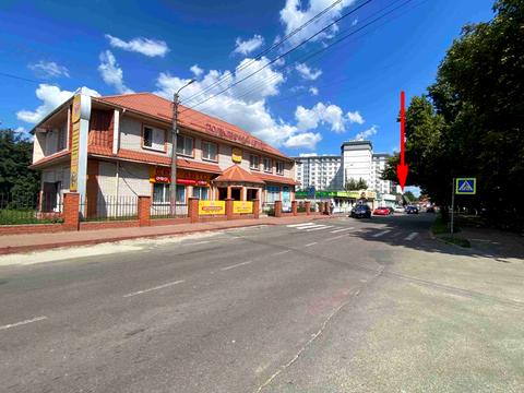 комерційна за адресою Лютнева, 3-б