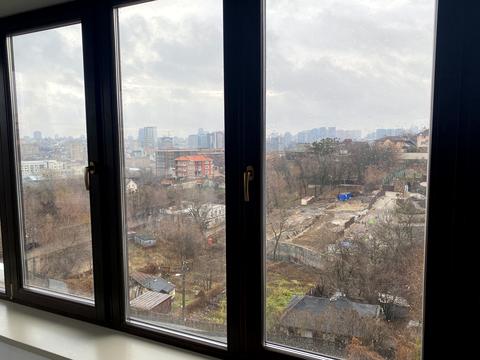 комерційна за адресою Локомотивна вул., 21
