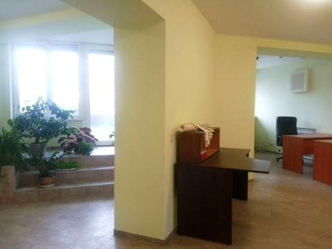 комерційна за адресою Ливарна вул., 6