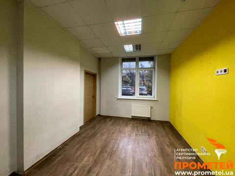 комерційна за адресою Вадима Гетьмана вул., 30-Б