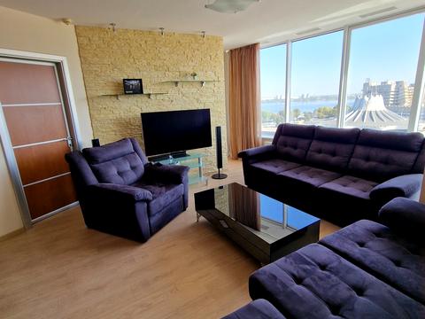 квартира за адресою Королеви Єлизавети ІІ вул. (Глинки), 2