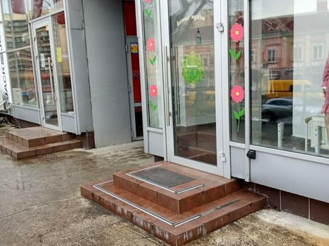 комерційна за адресою Незалежності вул., 23