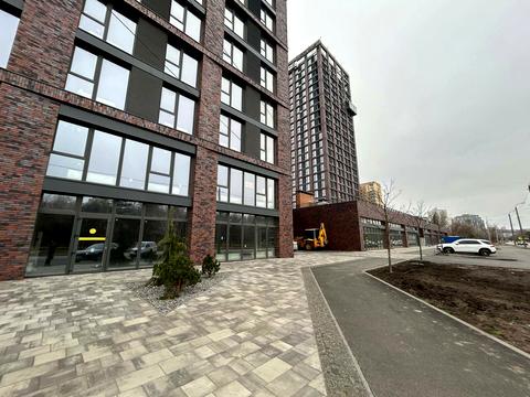 комерційна за адресою Набережна Перемоги вул., 128
