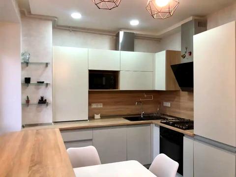 квартира по адресу Левка Лукʼяненка ул. (Василия Жуковского), 16, 18, 20, 24