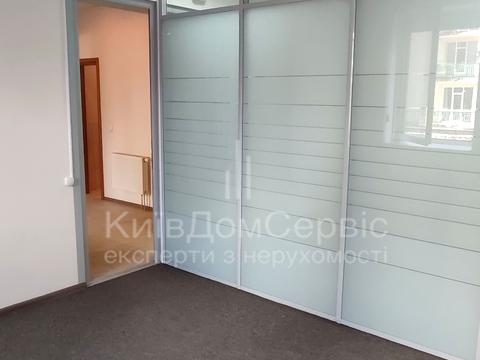 комерційна за адресою Дмитрівська вул., 52-Б